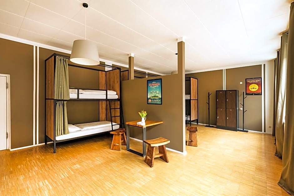 Five Reasons Hostel & Hotel