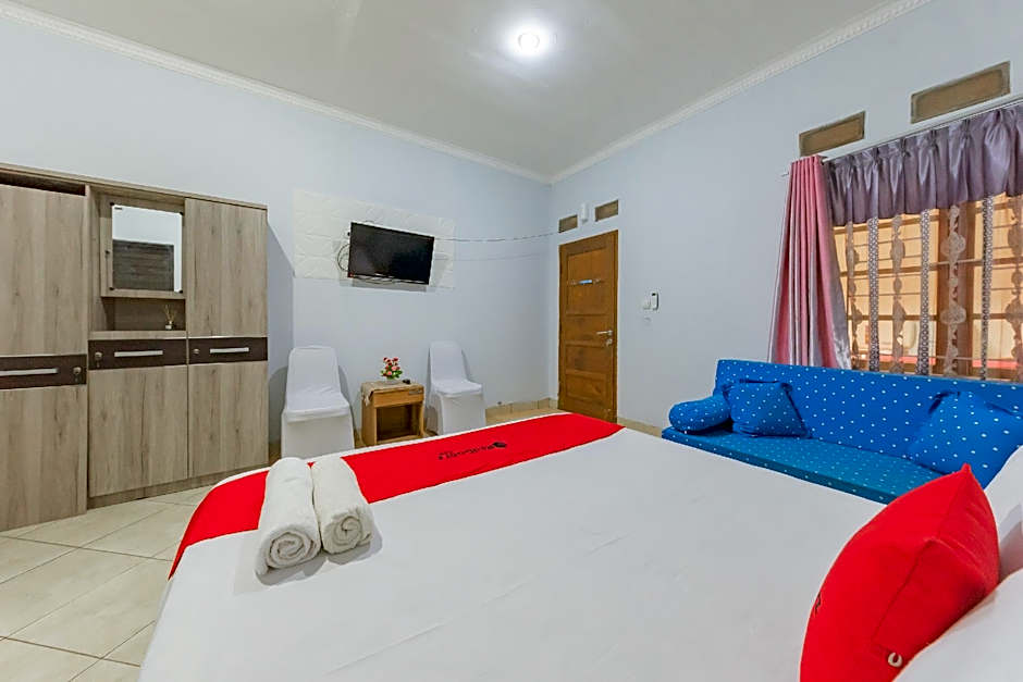 RedDoorz Syariah near Alun Alun Sumedang