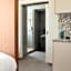 Garde and Warders Hotel