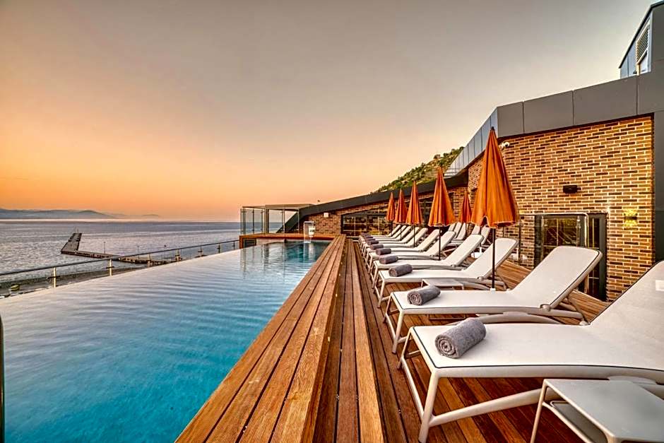Numa Port Hotel