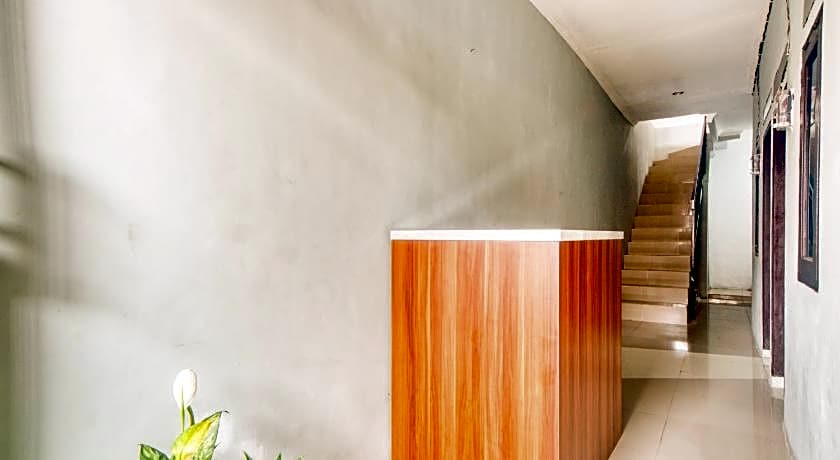 RedDoorz near Graha Cijantung Mall