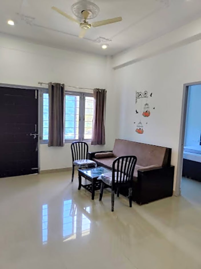 Goroomgo Komfy Stayz Dehradun