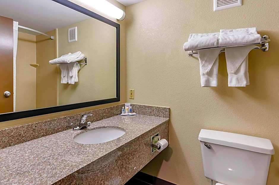 Comfort Inn & Suites Raphine - Lexington near I-81 and I-64