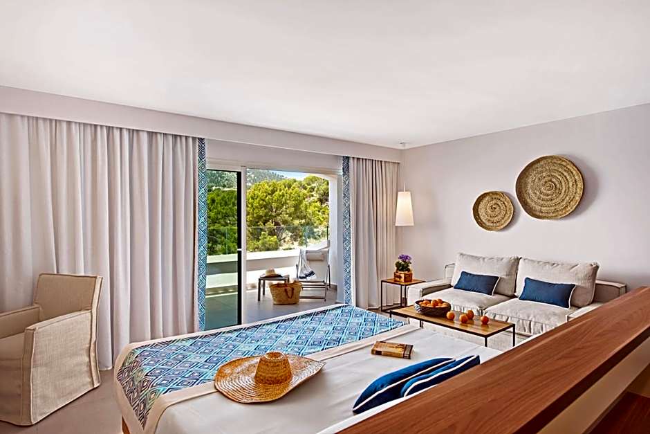 Bahia Camp de Mar Suites