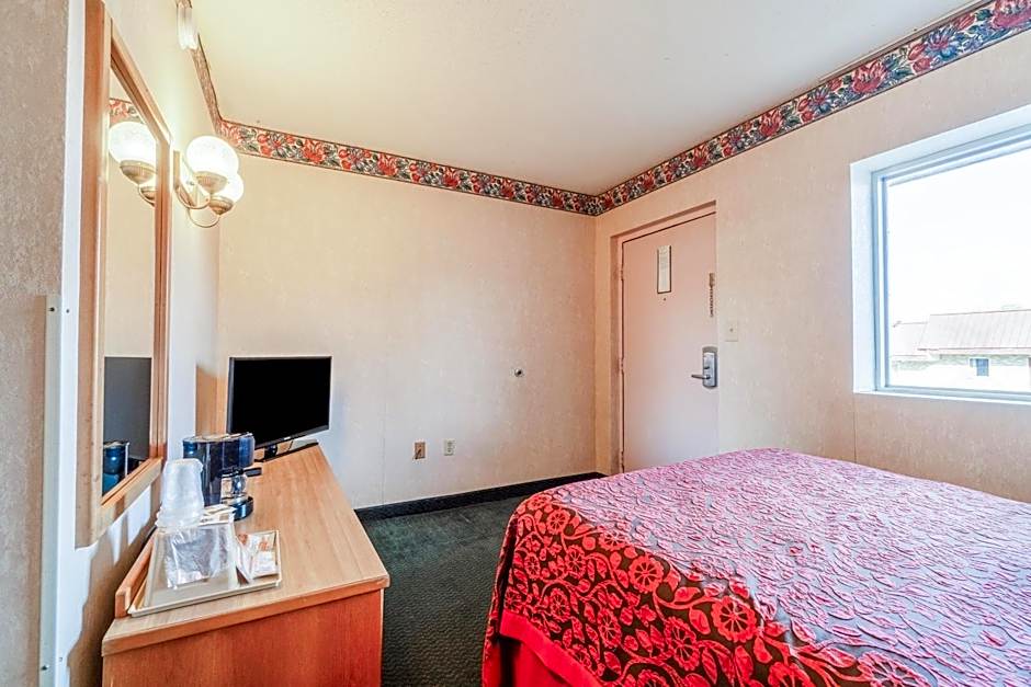 Ozark Junction mountain view by OYO