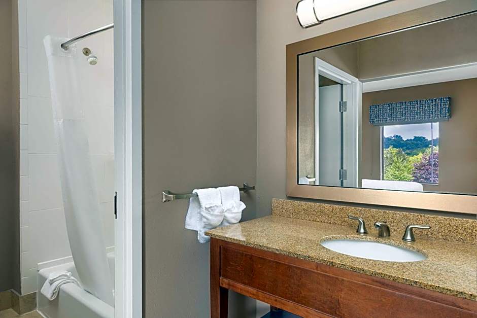 Hampton Inn By Hilton And Suites Harrisburg/North, Pa