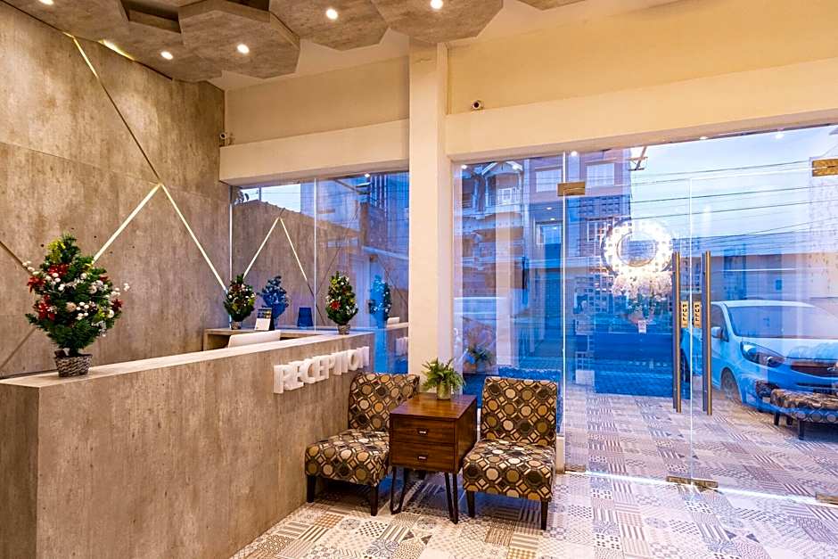 RedDoorz Premium near Centre Point Mall Medan