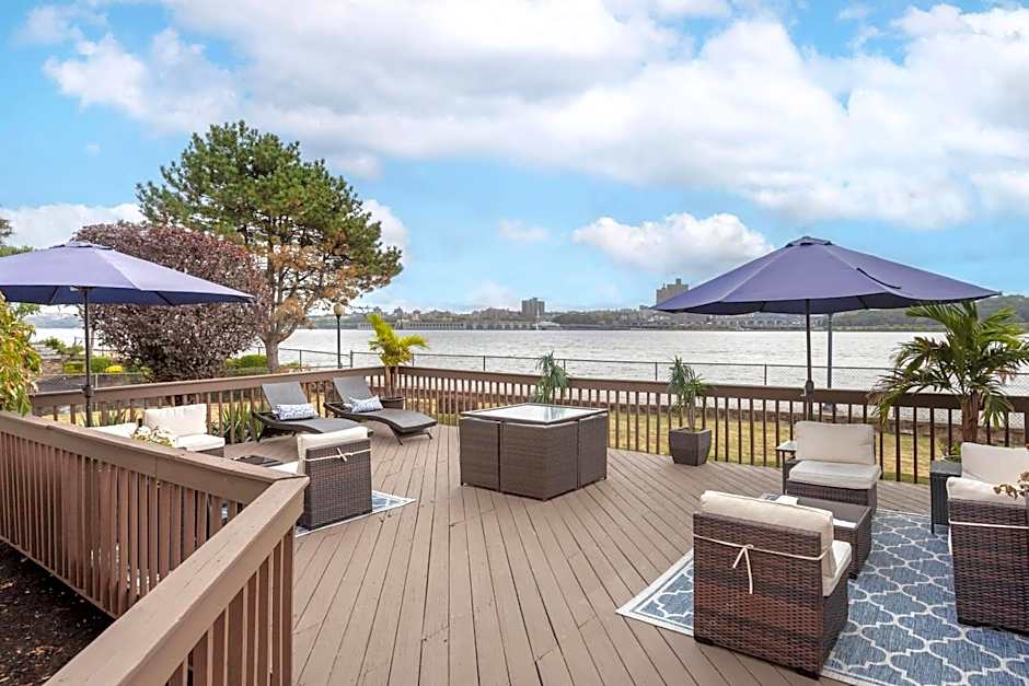 Comfort Inn Edgewater on Hudson River