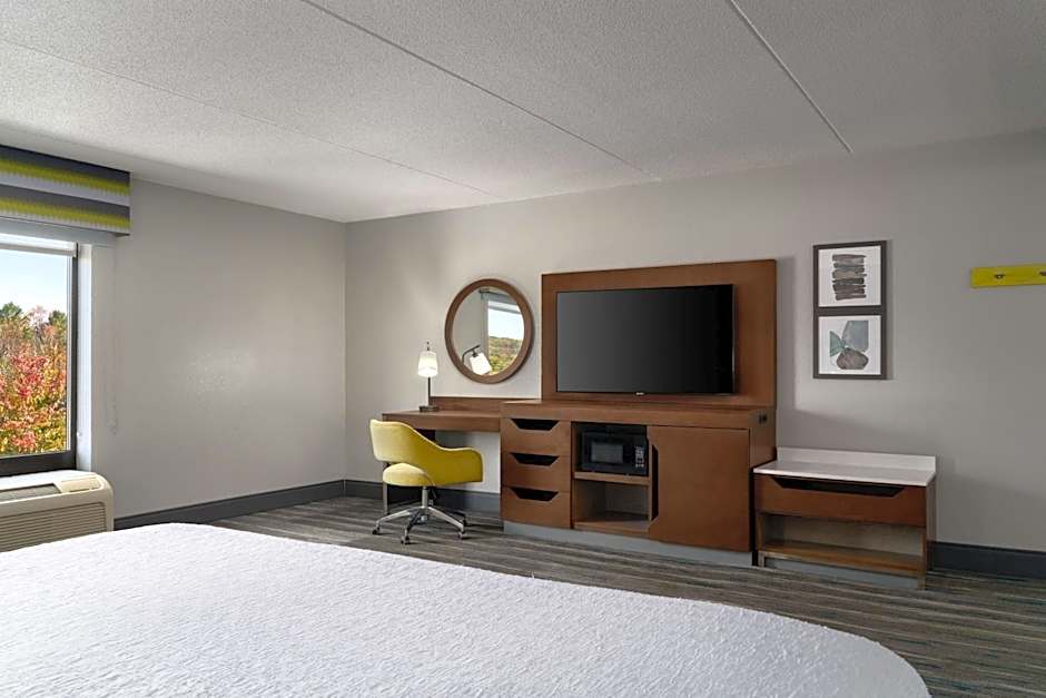 Photo 1 of 3 of 1 King Bed with Sofabed