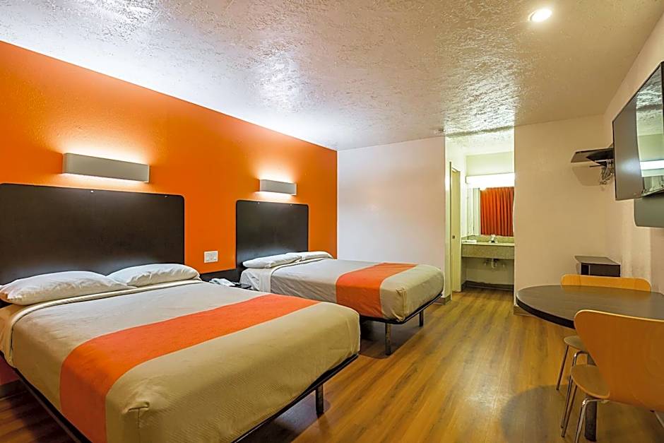 Motel 6-Madisonville, TX