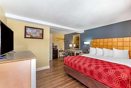 1 King Bed Nonsmoking