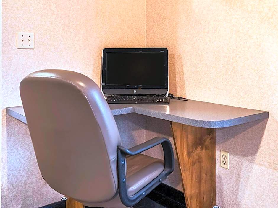 Studios and Suites 4 Less Emporia