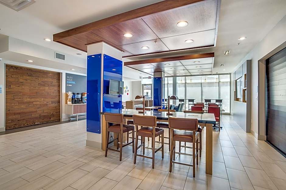 Holiday Inn Express And Suites Denton South By IHG
