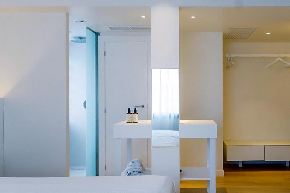 Pol & Grace Hotel