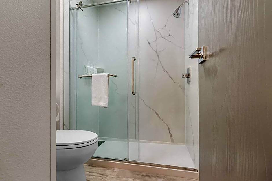 Baymont by Wyndham Arlington At Six Flags Dr