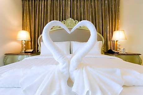 Two-Bedroom King Suite