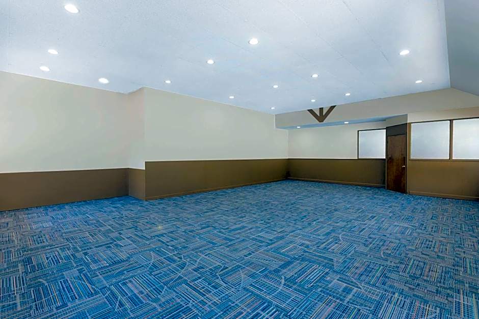 Super 8 by Wyndham Asheville Airport