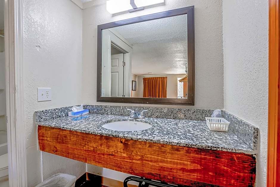 Cozy Garden Inn By OYO Hwy 40 Richmond