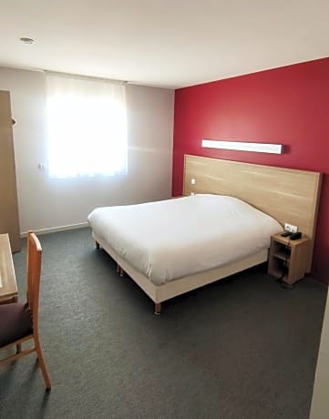 King Room with Roll-In Shower - Disability Access