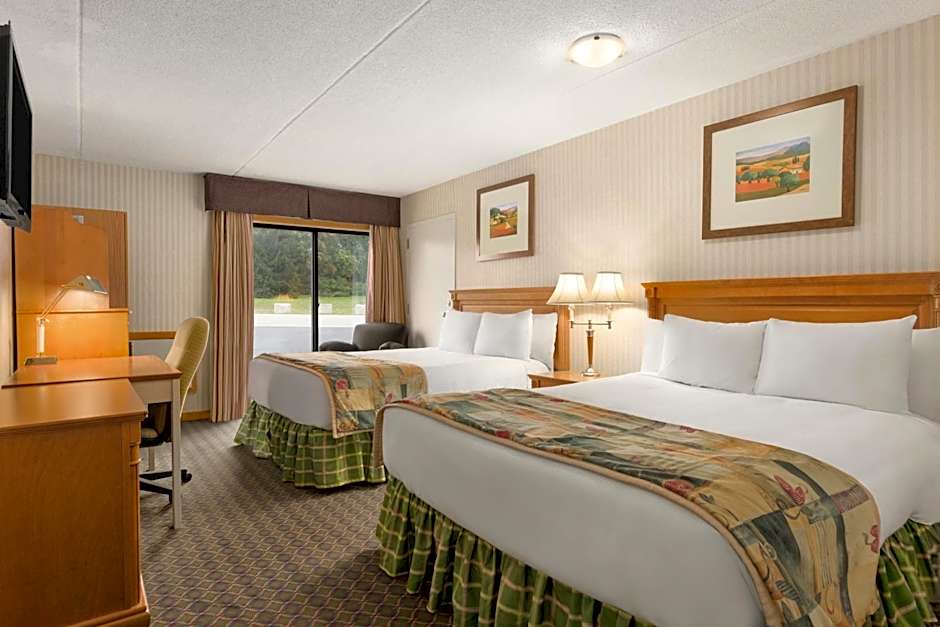 Travelodge by Wyndham Owen Sound ON