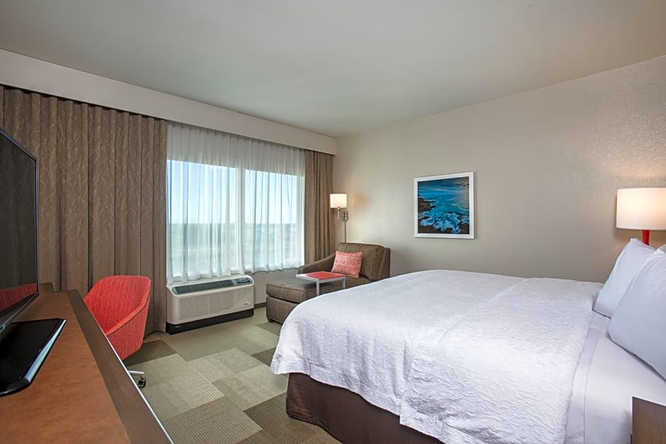 Hampton Inn & Suites Oahu/Kapolei, HI - FREE Breakfast