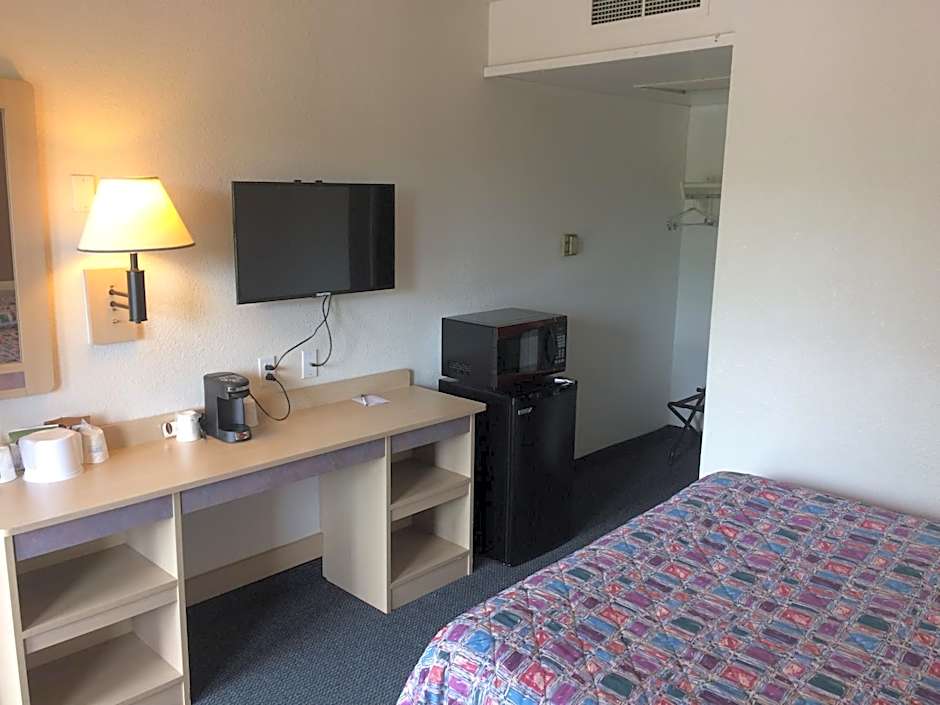 Travelodge by Wyndham Raton