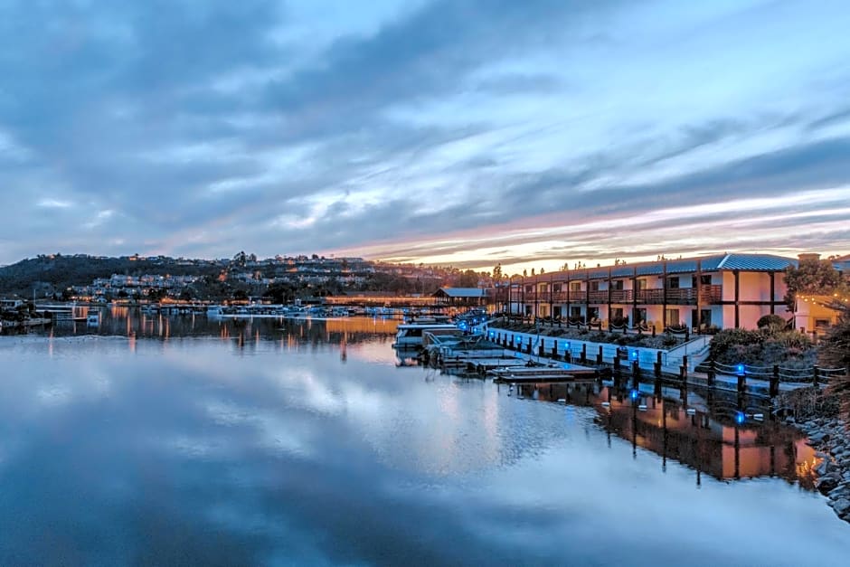 Lakehouse Hotel and Resort