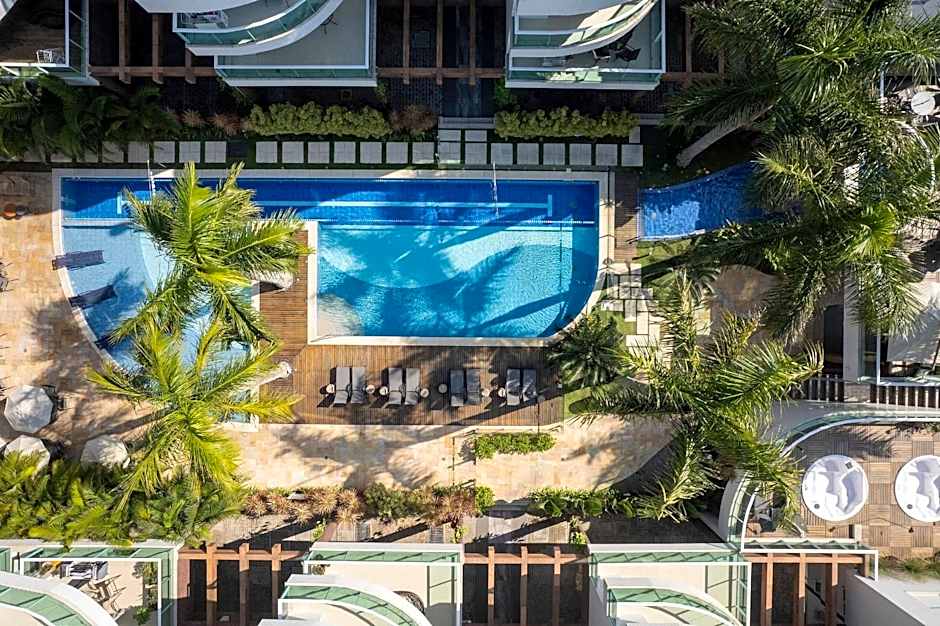 Boulevard 221D - Excelente apartamento em condomínio de luxo no centro de Bombinhas - Piscina - Jacuzzi - Academia - Portaria 24h - (Consultar serviços de roupa de cama e banho)