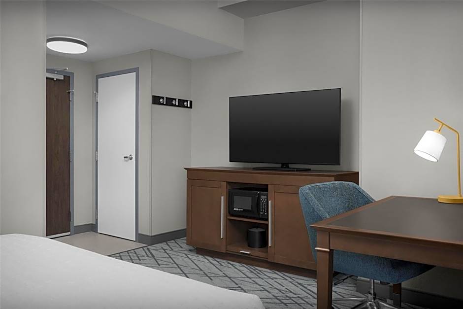 Hampton Inn By Hilton Indianapolis Downtown Across from Circle Centre