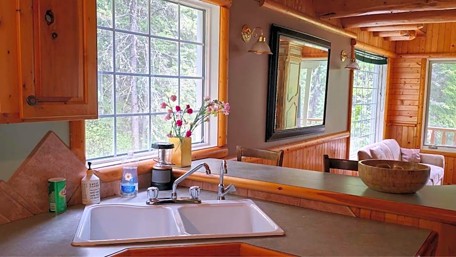 Rustic Executive Cabin at Beaverfoot