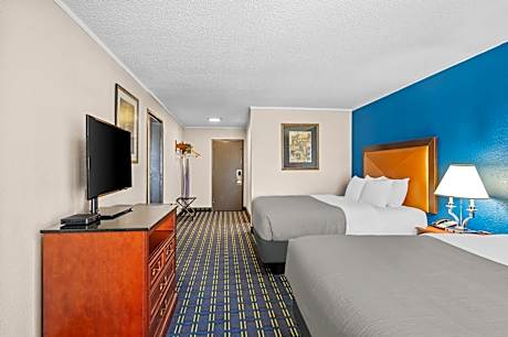 2 Queen Beds, Suite, Nonsmoking