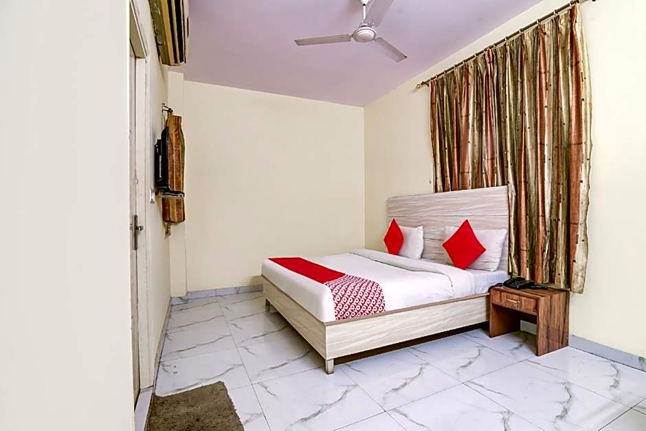 Hotel O Vishwakarma Palace