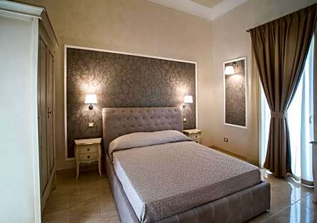 Deluxe King Room with Private Bathroom