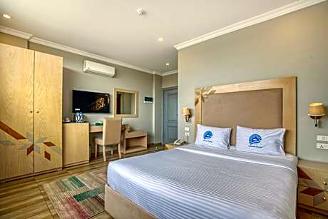 Standard Double Room With Panoramic Pyramids View