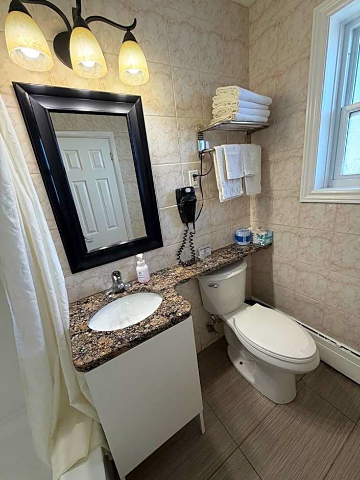 Perth Plaza Inn & Suites