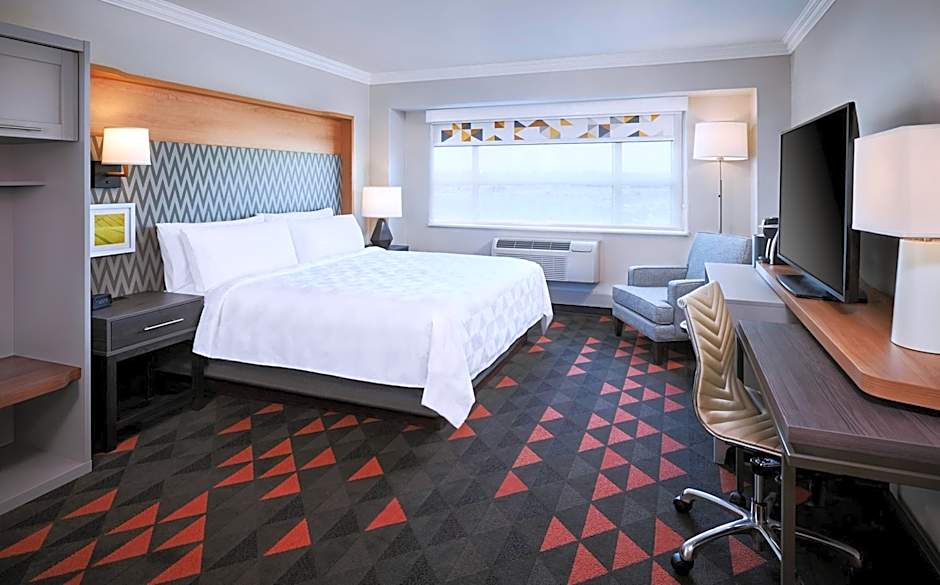 Holiday Inn & Suites Oakville at Bronte By IHG