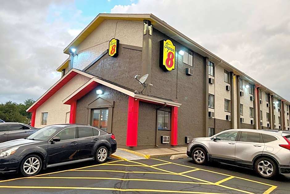 Super 8 by Wyndham Cedar Rapids