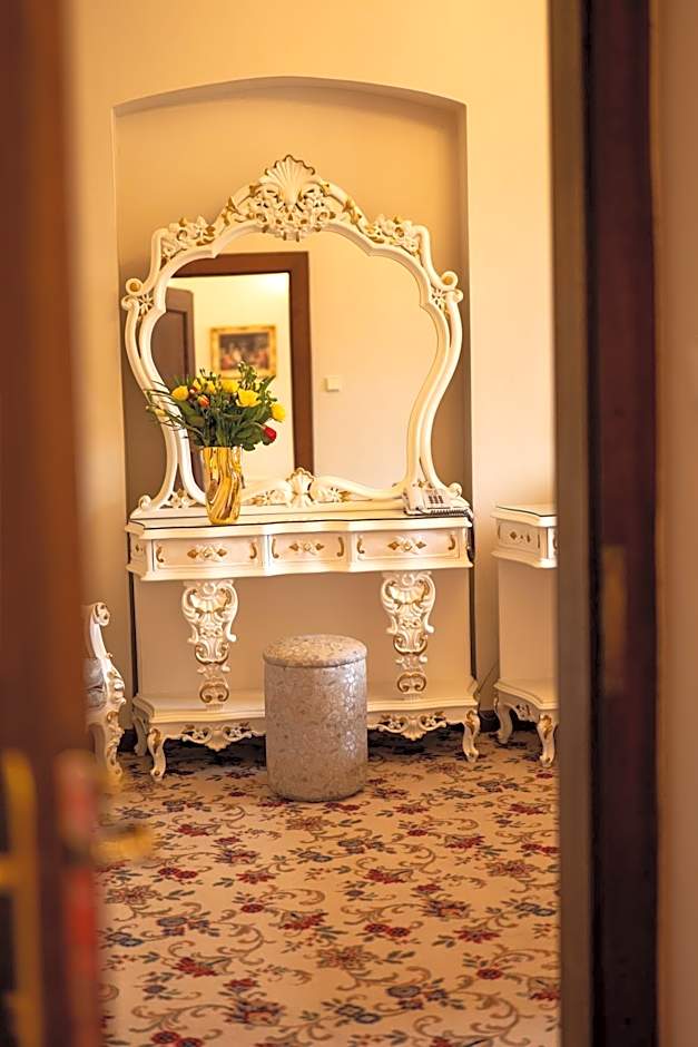 LH Hotel Gold