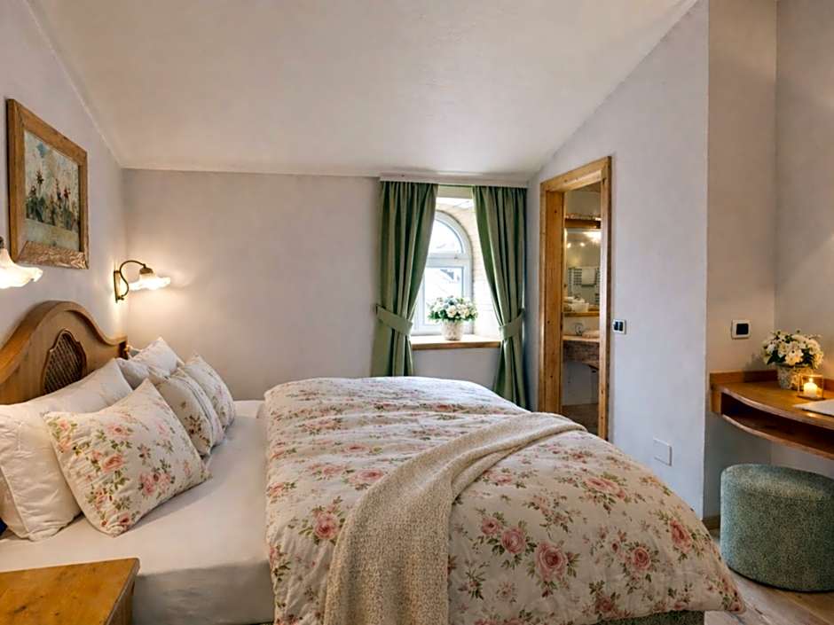Photo 1 of 2 of Double Room