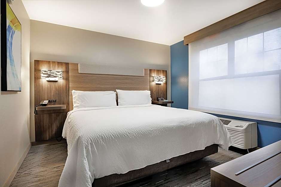 Holiday Inn Express & Suites Zion By IHG