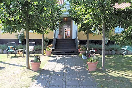 Femmasteren Hotel & Hostel