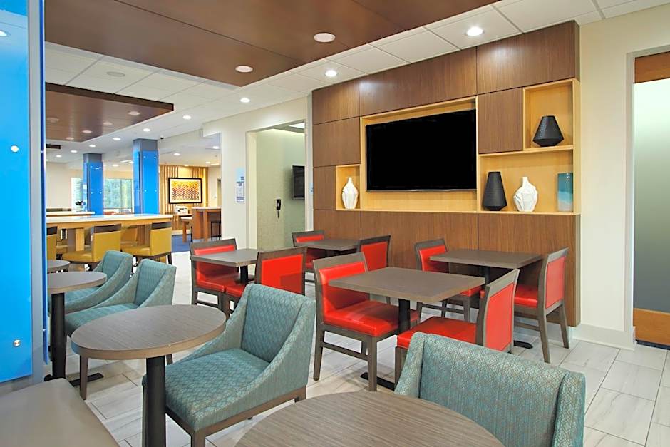 Holiday Inn Express & Suites Lake Charles South Casino Area By IHG