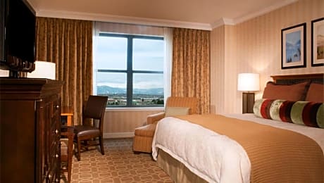 Premier King Room with Mountain View