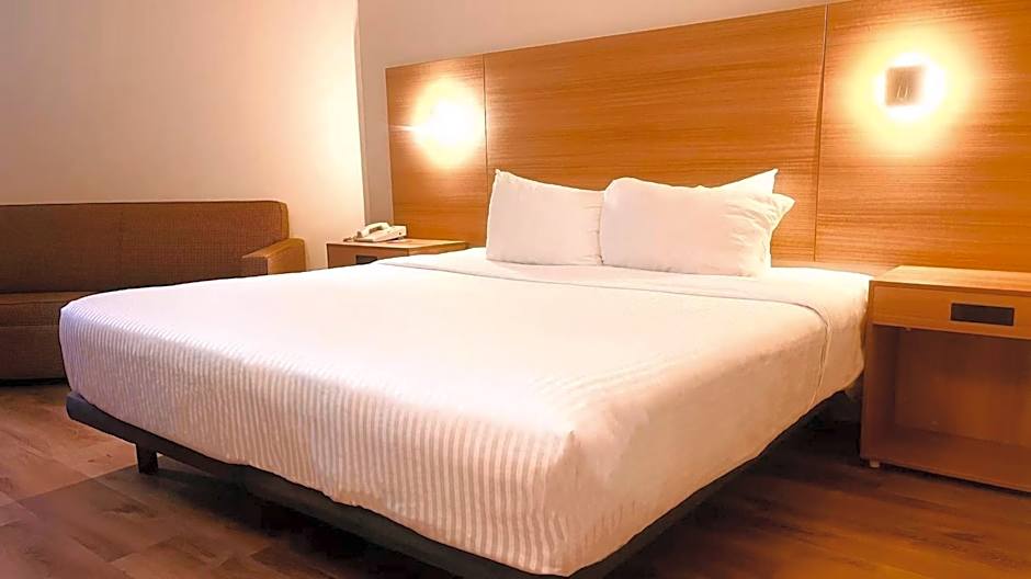 Econo Lodge Airport