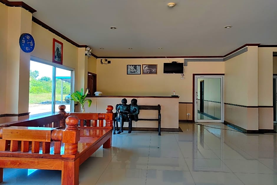 OYO 75334 Train Hotel