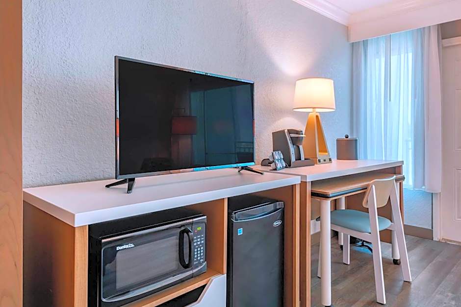 Dolphin Sands Clearwater Beach, an Ascend Collection Hotel