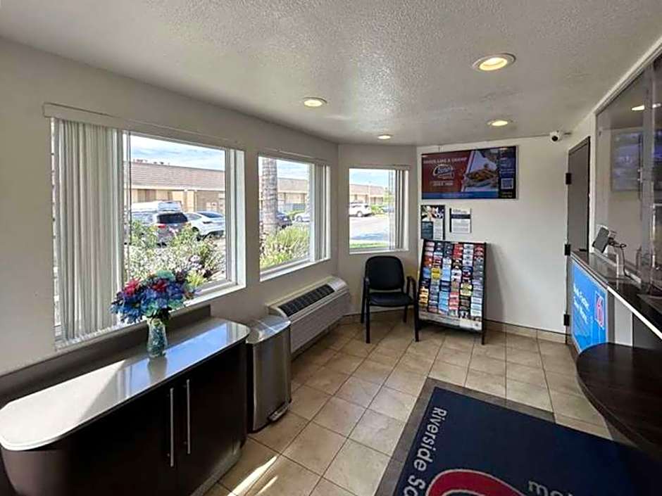 Studio 6 Suites - Riverside, CA South