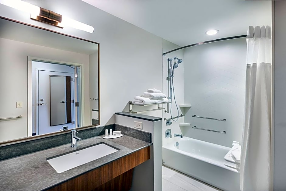 Fairfield Inn & Suites Houston Memorial City Area