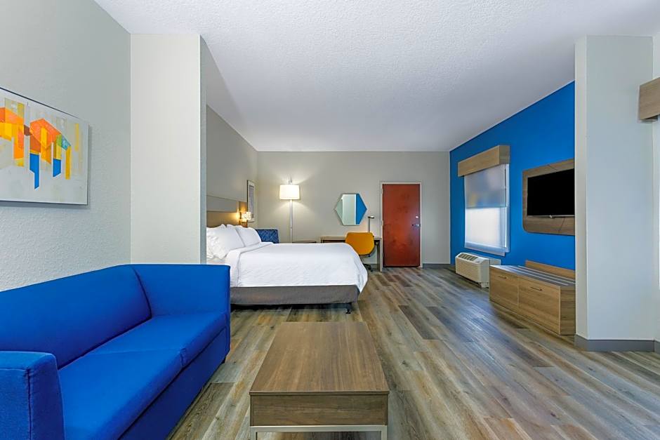 Photo 1 of 2 of 1 King Bed, Hearing/Mobility Accessible, Bathtub