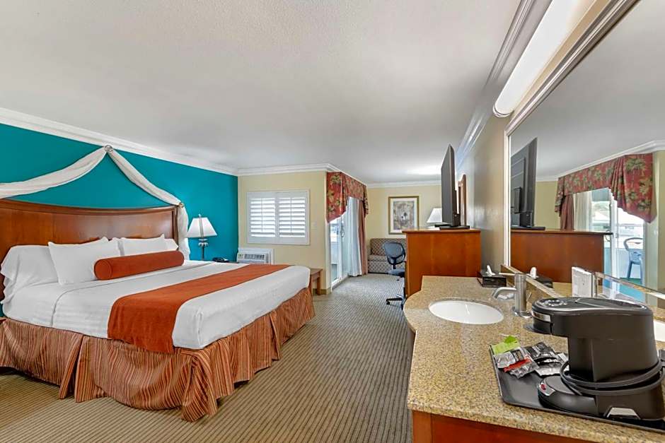 Best Western Harbour Inn & Suites Huntington - Sunset Beach
